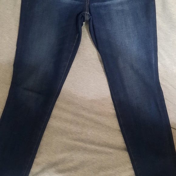 American Eagle highest rise Jennings. Size 8 regular - Picture 2 of 3